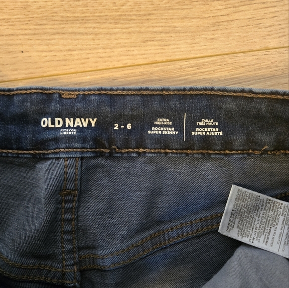 Old Navy Women's Distressed Dark Blue Skinny Jegging Jeans - Picture 3 of 4